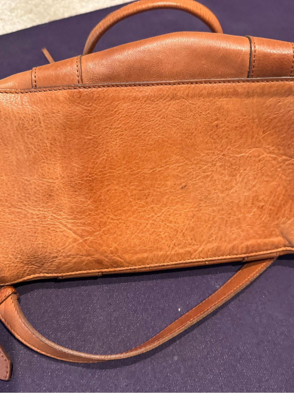 Classic Tan Leather Crossbody Bag - Elegant Everyday Style